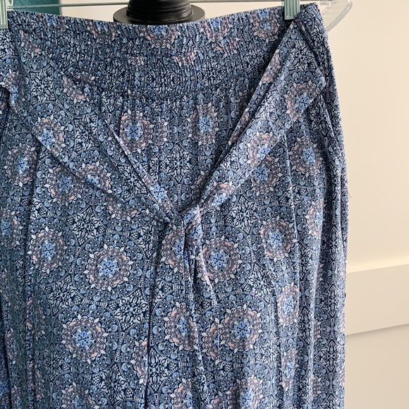 Artisan-NY capris - Picture 2 of 2